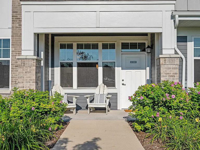 Seasons at Orchard Hills Private Entrance