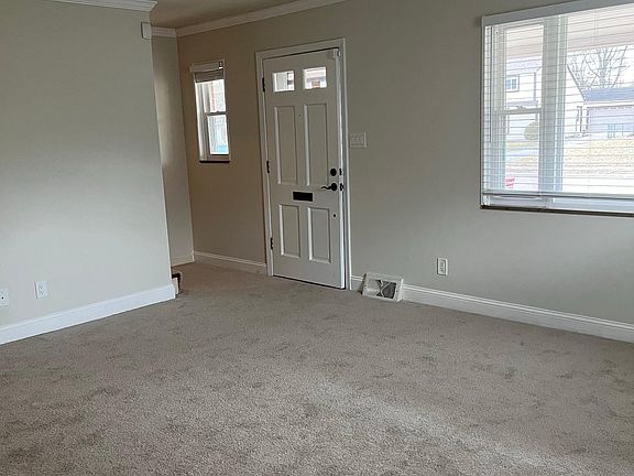 3rd image of 384 Weymouth Ln