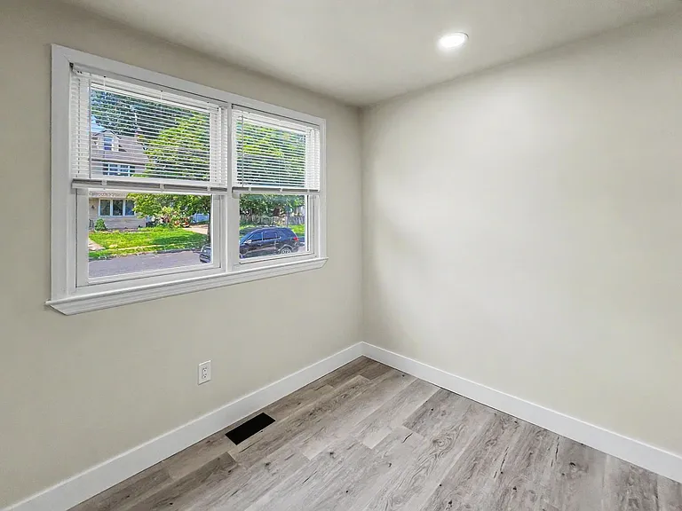 200 E Maple Ave — Photo 44