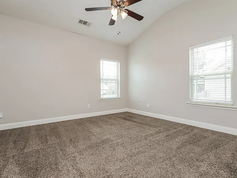 547 Joneus Dr — Photo 10