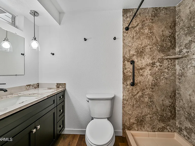 530 E Fairmont Dr — Photo 21