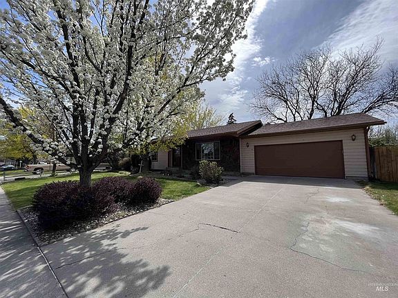 2nd image of 2322 Longbow Dr