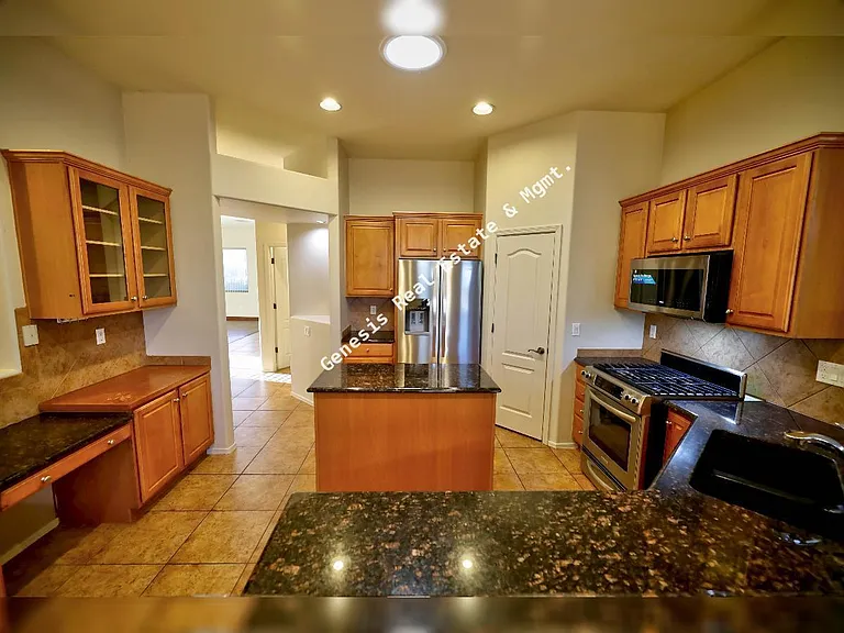 770 W Grantham St — Photo 5