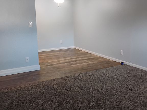 3rd image of 140 E Highline Cir