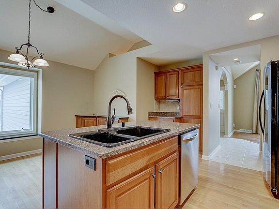 5th image of N22W24234 E Parkway Meadow Cir