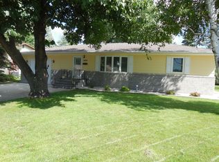 1426 4th St N, Wahpeton, ND 58075