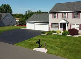 25 Sandy Ln, Selkirk, NY 12158