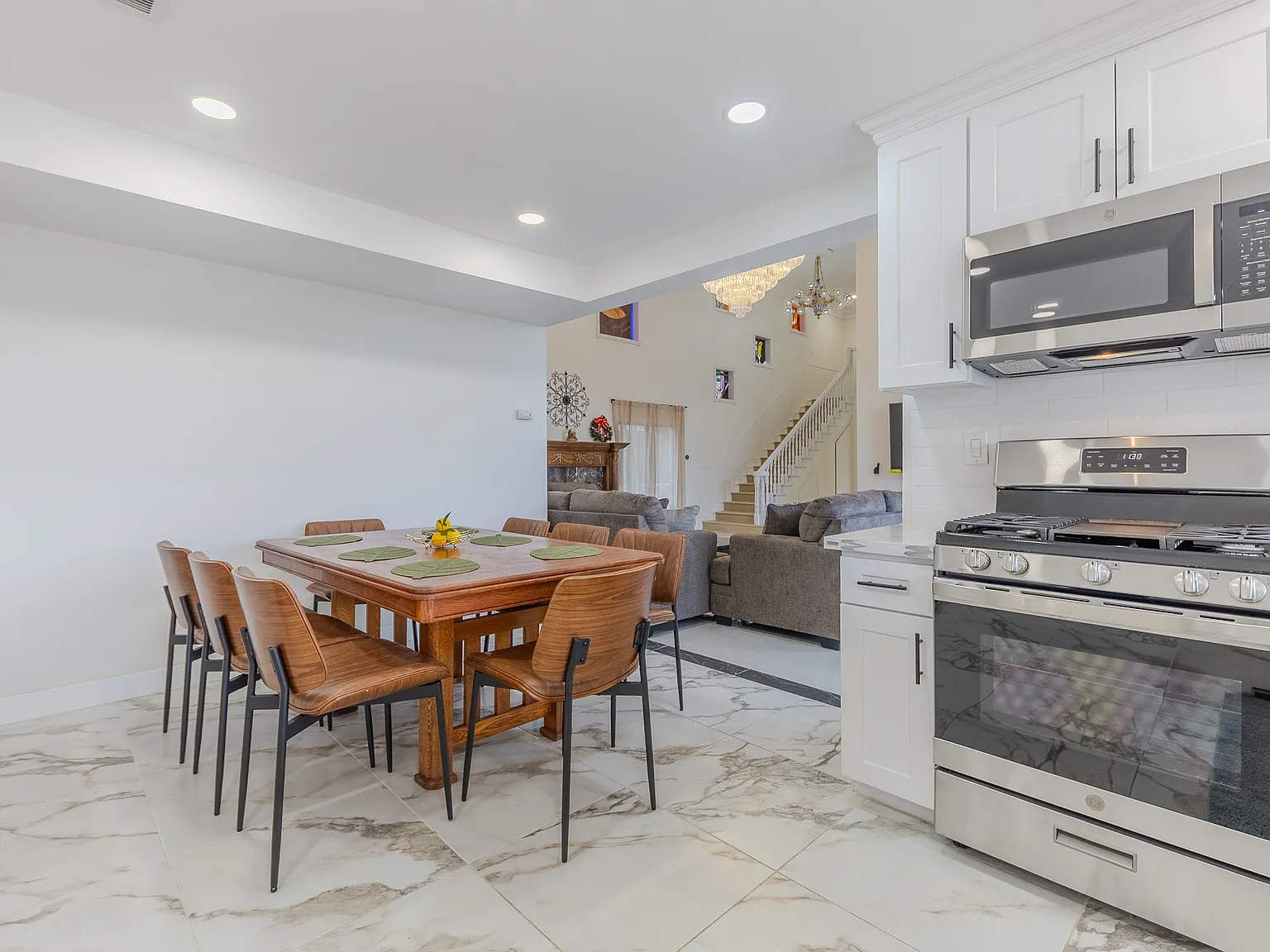 10 bed, 6500 sqft, $15,000 — Photo 4