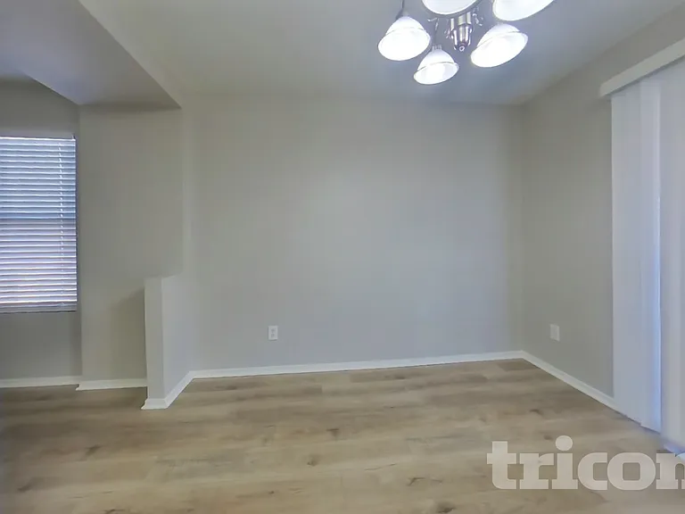 11514 W Wethersfield Rd — Photo 6