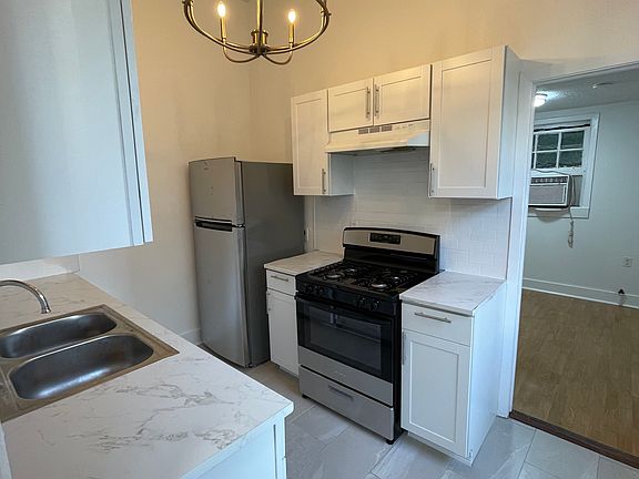 2nd image of 4316 Baronne St #D