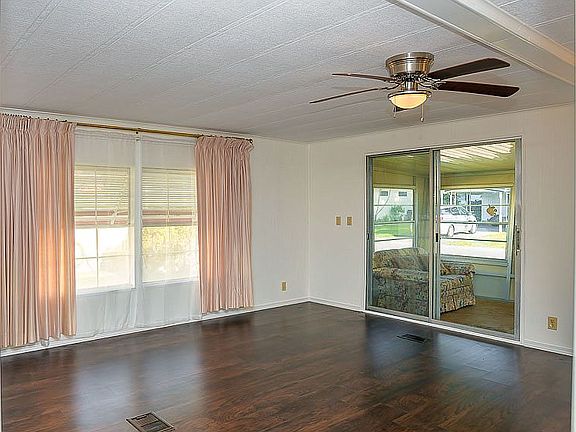 3rd image of 11 Emerald Dr