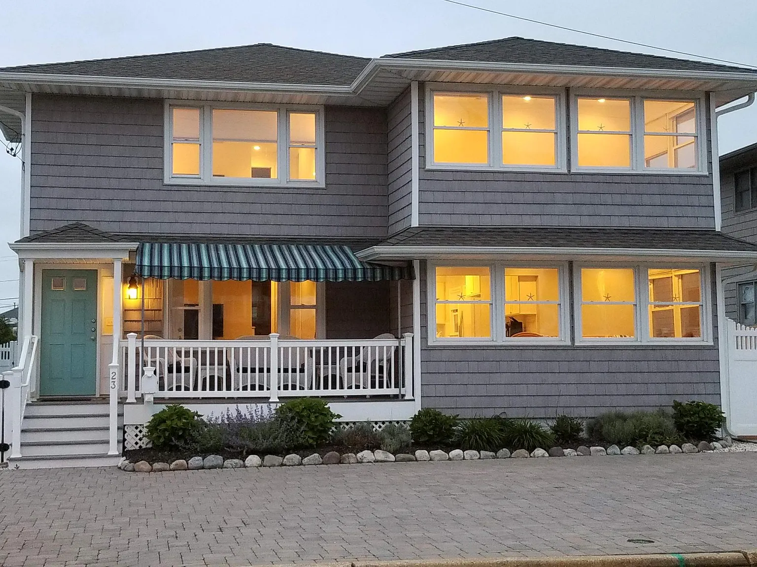 3 bed, 1.5 bath, 1450 sqft, $2,300 — Photo 2