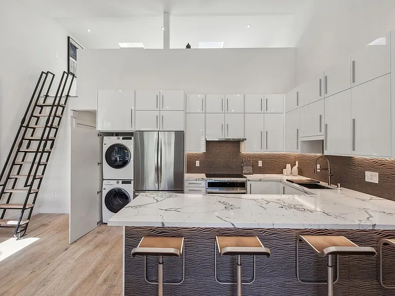 160 Tasso St #A — Photo 1