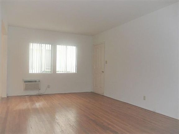 2nd image of 923 W Angeleno Ave #923