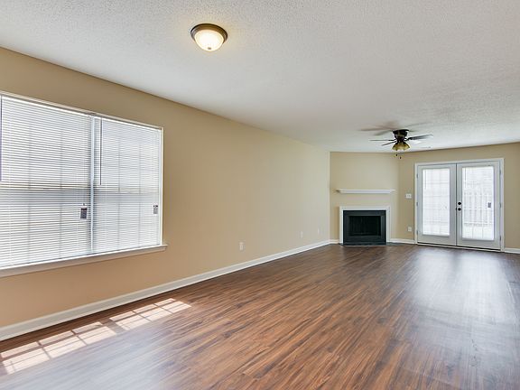5th image of 102 Westgate Ct #1