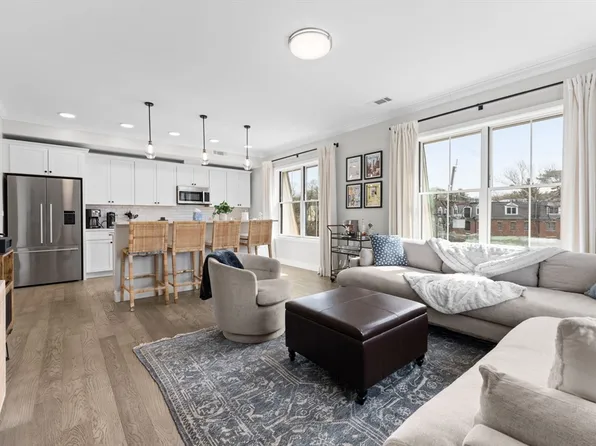 131 Eliot St #311, Milton, MA 02186