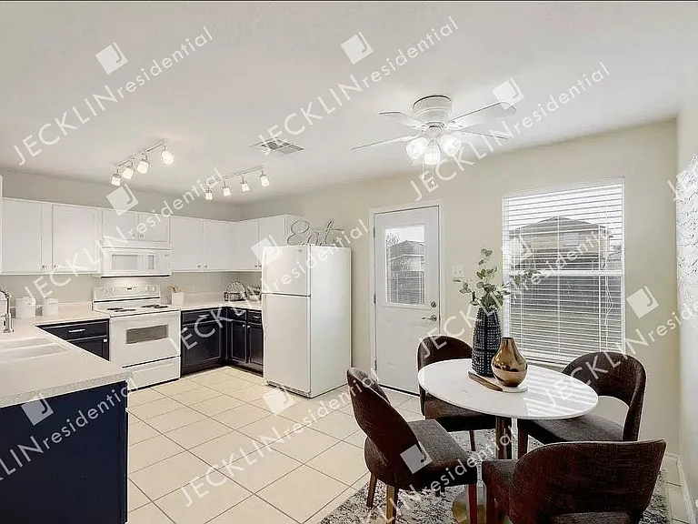 206 Mossy Rock Dr — Photo 8