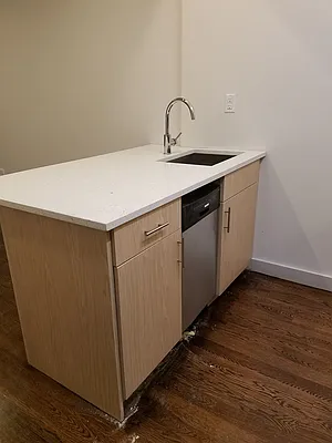 Rented by Space Link Realty | media 28