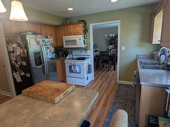 2nd image of 219 Mountain Breeze Dr