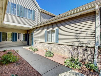2070 Pine Ridge Ct, Grafton, WI, 53024
