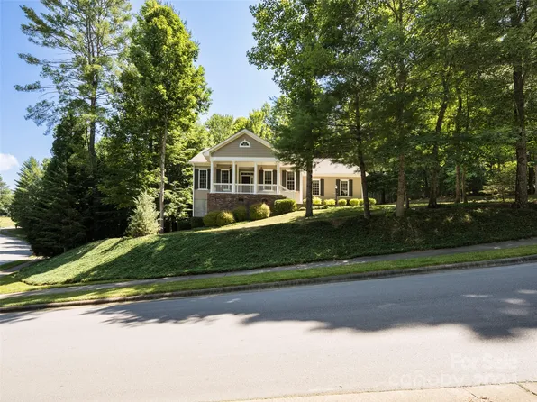 2 La Rue Ct, Biltmore Lake, NC 28715