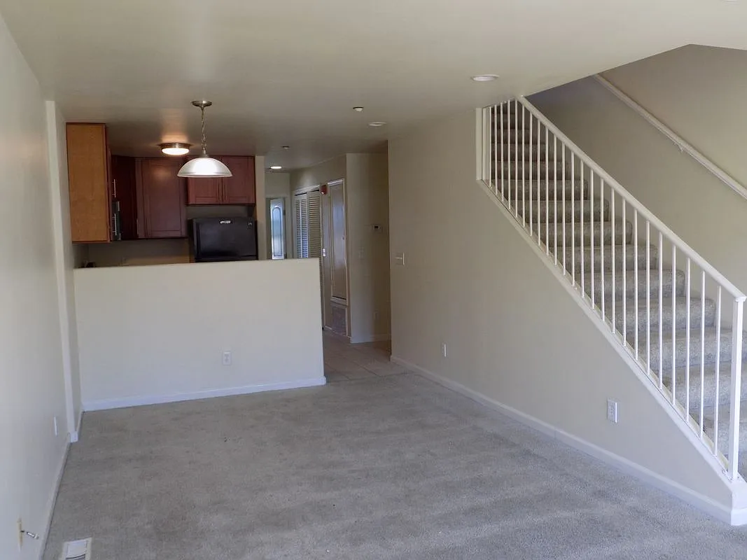 3 bed, 3.0 bath, 1600 sqft, $3,200 — Photo 2