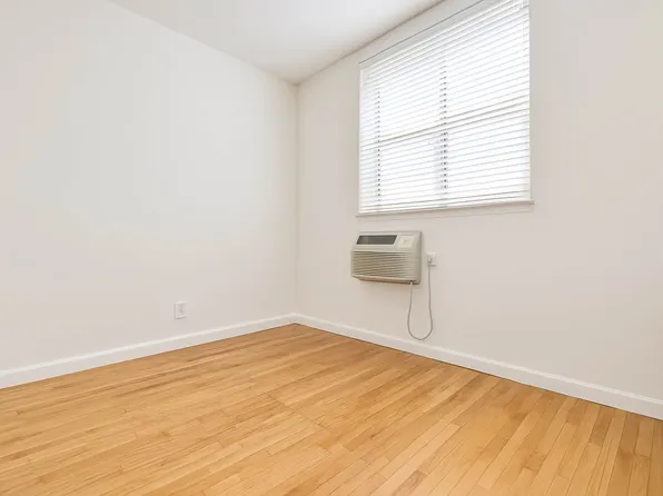 225 East 10th Street image 6 of 12