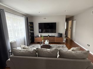 598 Lotus Ct, Wheeling, IL 60090