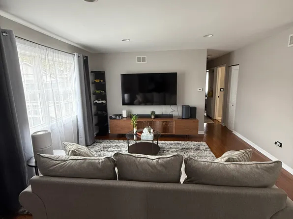 598 Lotus Ct, Wheeling, IL 60090