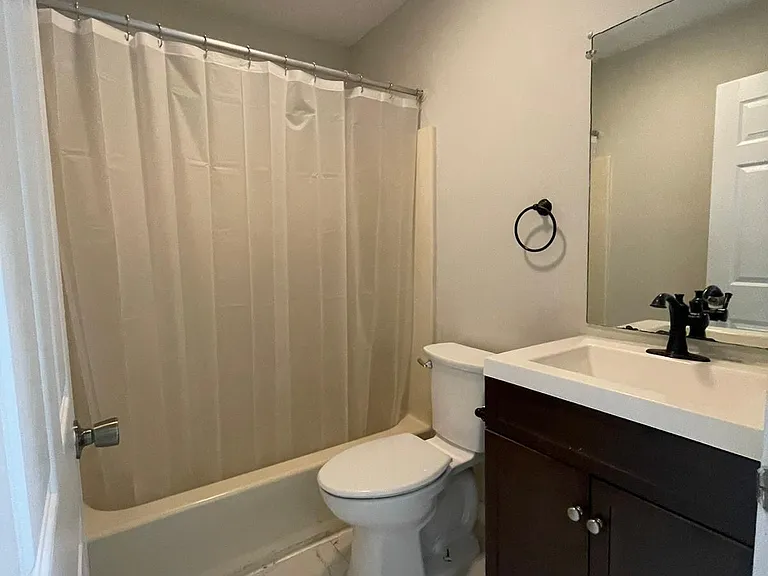 920 Whalley Ave — Photo 4