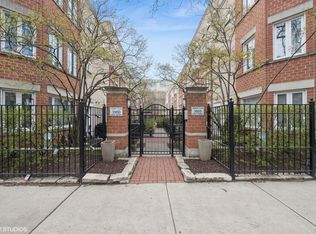 3910 N Fremont St APT I, Chicago, IL 60613