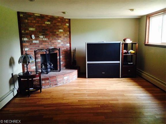 5th image of 49563 Hollywood Dr N