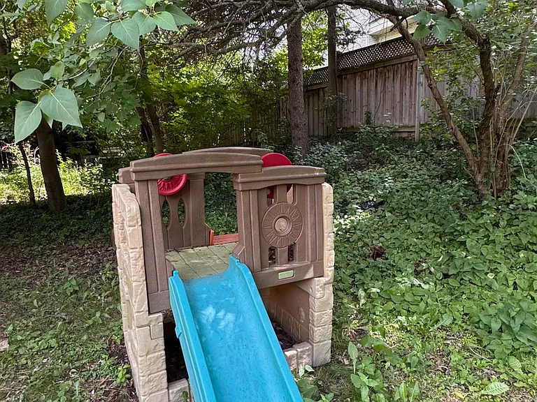 100 Burbank Dr — Photo 34