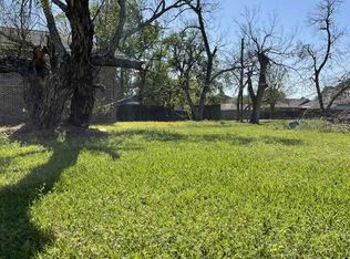 5999 32nd St, Groves, TX 77619