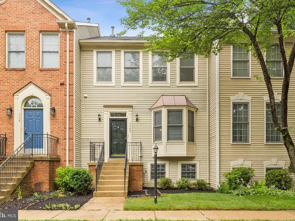 7702 Ousley Pl, Alexandria, VA 22315