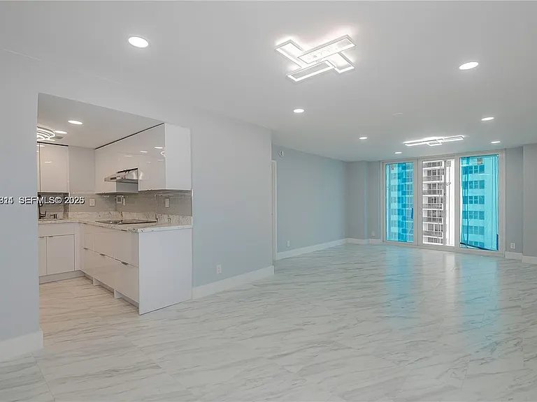 3180 S Ocean Dr — Photo 2