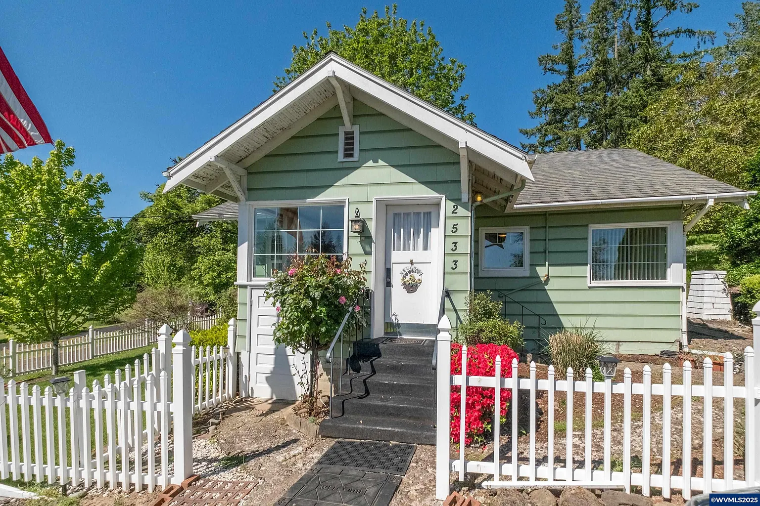 2533 W Thornton Lake Dr NW photo 1