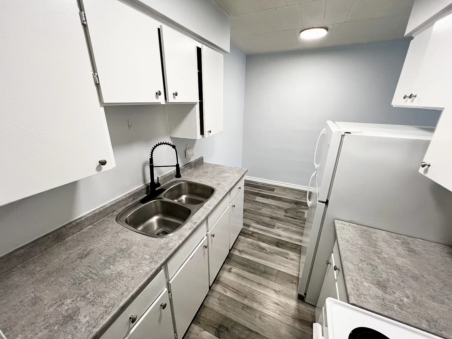 1 bed, $1,137 — Photo 4
