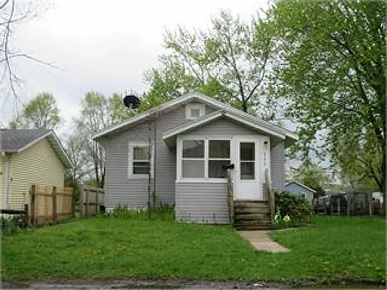 222 Blowers Ave — Photo 1