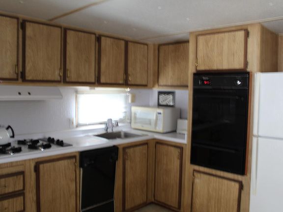 3rd image of 4425-29 Clares St
