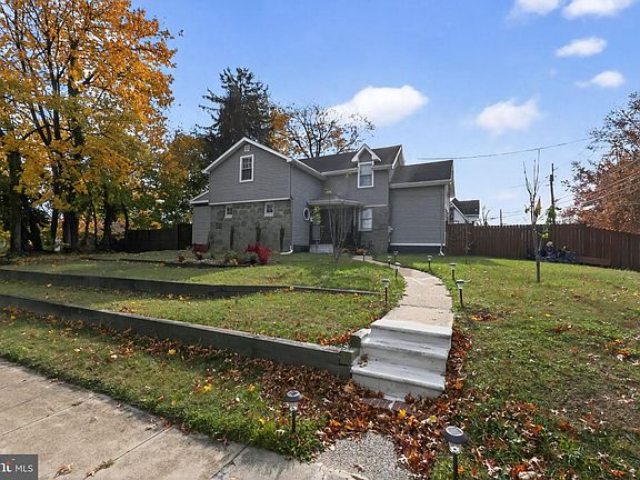 2nd image of 400 Poplar Ave