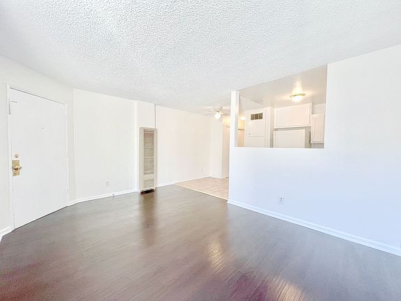 3rd image of 617 N St Andrews Pl APT 5