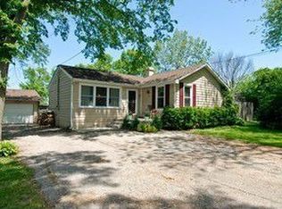 20560 W Woodland Ave, Lake Villa, IL 60046