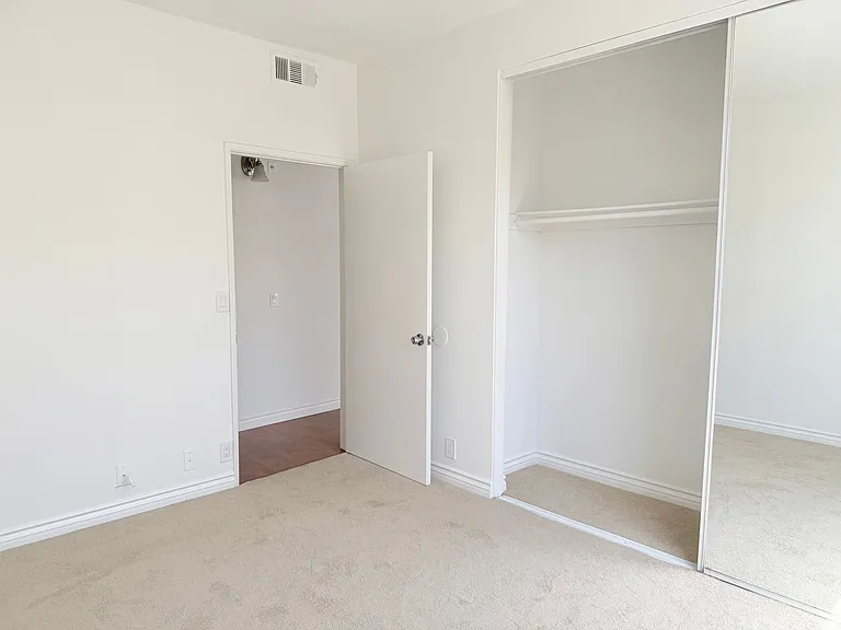 Perfectly situated 2 bedroom and 2 bathroom ! — Photo 20
