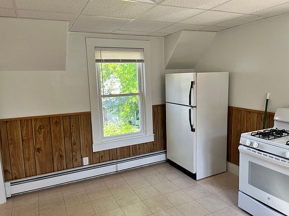 3rd image of 2-19 Floyd Ave #2