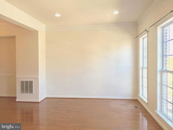 4th image of 22020 Dilworth Sq