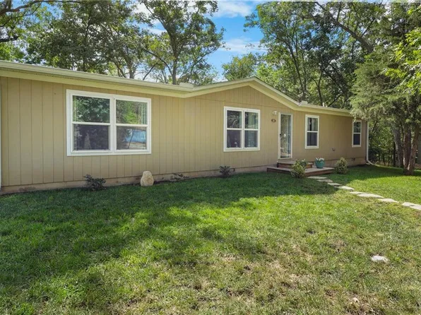 18 S Lakeside Cir, Linn Valley, KS 66040