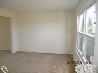 8818 Glasgow Dr, White Lake, MI