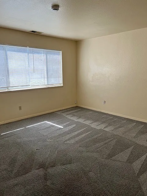 Spacious 3 Bedroom, 2 Bathroom Duplex Newark — Photo 4