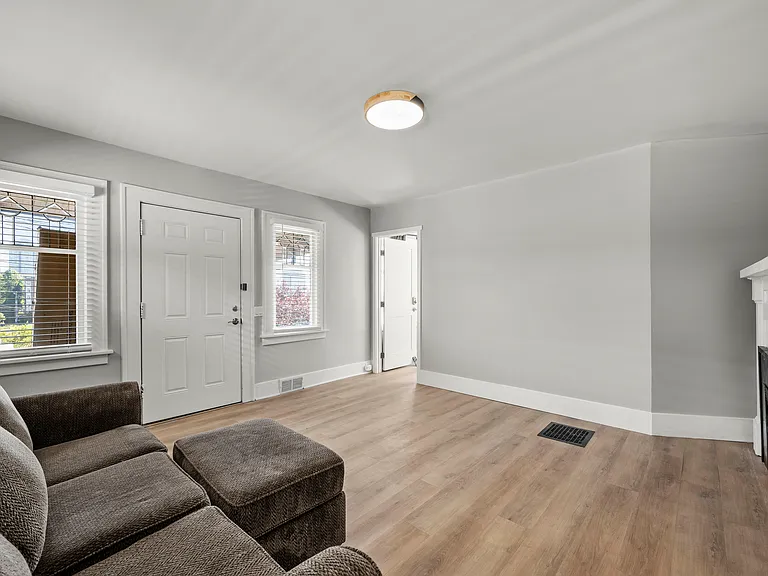 4525 5th Ave NE #U — Photo 5